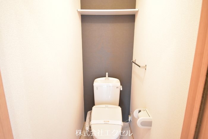 トイレ　温水洗浄便座です。