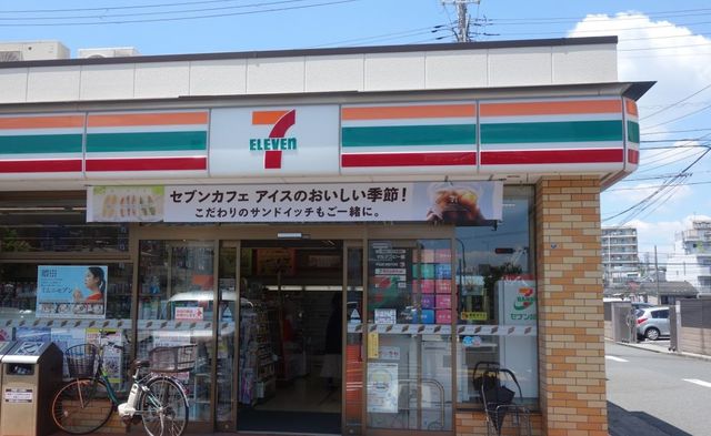 コンビニ　セブンイレブン横浜浦島町店（コンビニ）まで428m