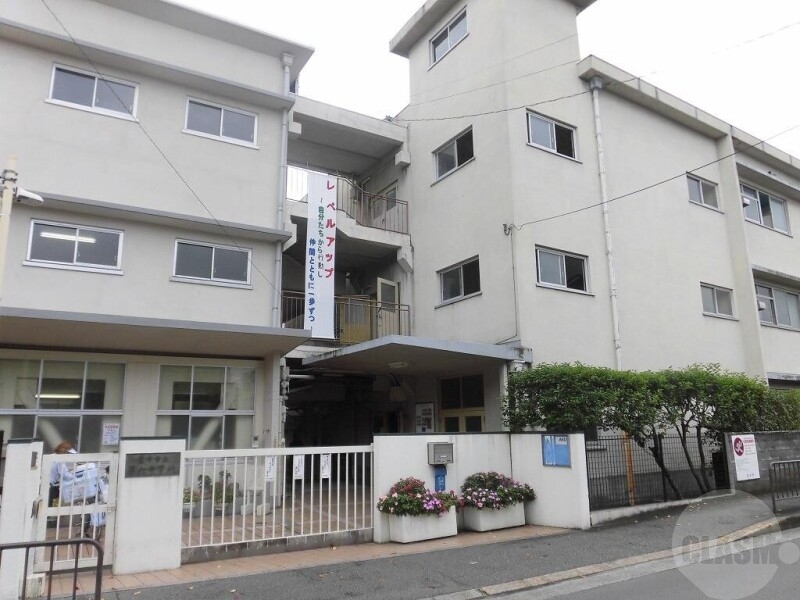 中学校　豊中市立第六中学校（中学校）まで522m