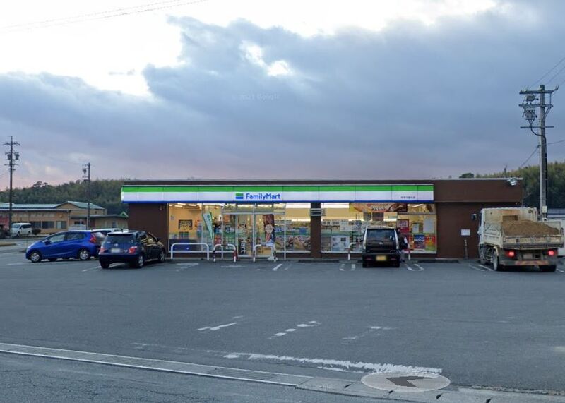 コンビニ　ファミリーマート松阪中部台店（コンビニ）まで1224m
