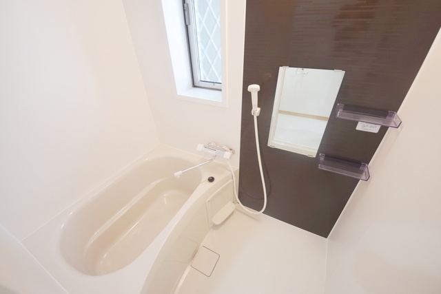 バス・シャワールーム　※別棟の写真です。