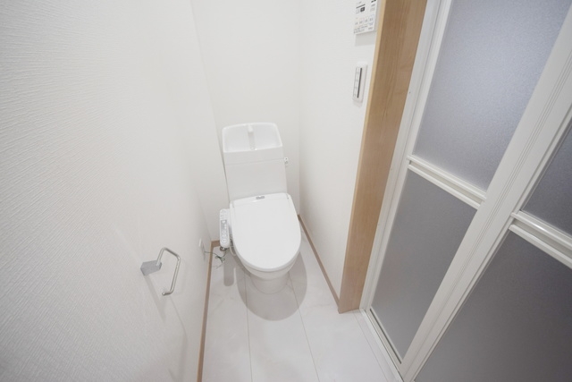 トイレ　※別棟の写真です。