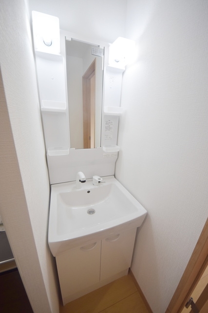 洗面設備　※別棟の写真です。