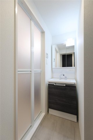洗面設備　建築中のためモデルルームのお写真になります。