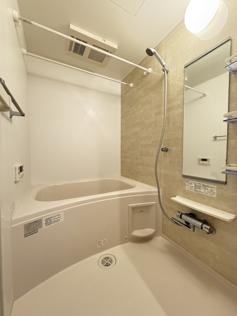 バス・シャワールーム　１０１号室は画像の反転タイプ