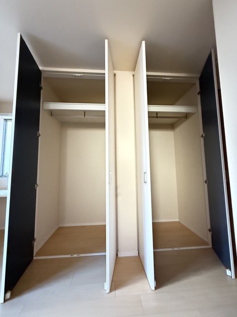 収納　１０１号室は画像の反転タイプ