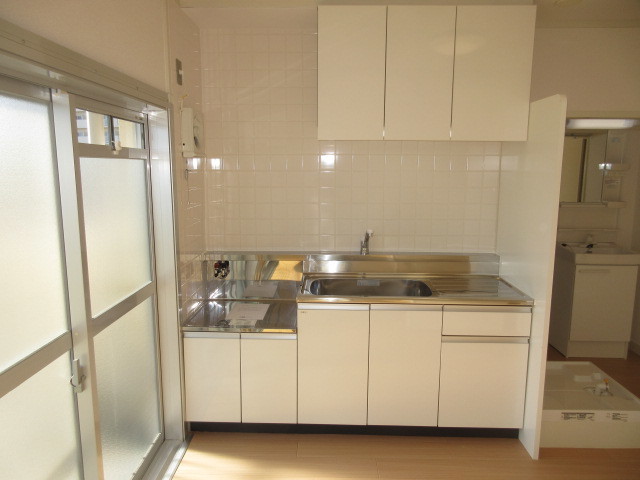 キッチン　コンパクトながら使いやすいキッチン