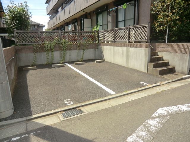 駐車場　敷地内専用駐車場