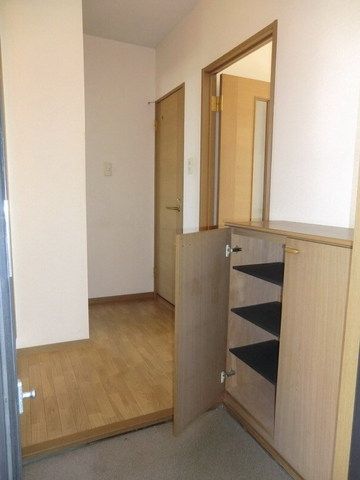 玄関　シューズボックス完備