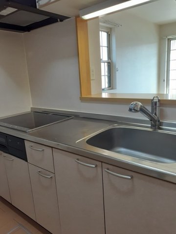 キッチン　コンパクトなキッチンで掃除もラクラク