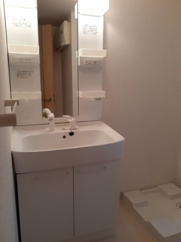 洗面設備　使いやすい洗面所です