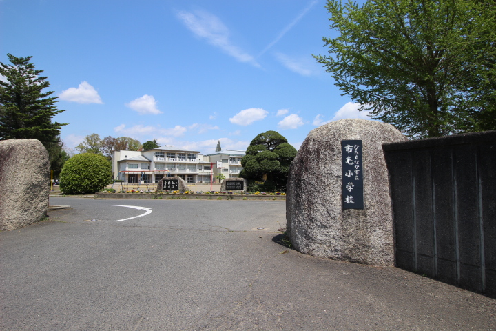 小学校　市毛小（小学校）まで537m