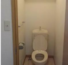 トイレ　落ち着いた色調のトイレです