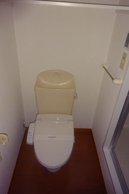 トイレ　★ウォシュレット付きのトイレです★