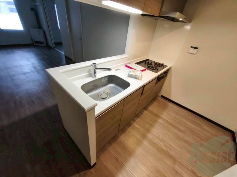 キッチン　対面キッチンになっているので料理しながらＴＶも見れますよ～。