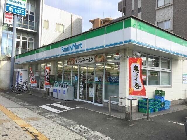 コンビニ　ファミリーマート二中通電停前店（コンビニ）まで244m