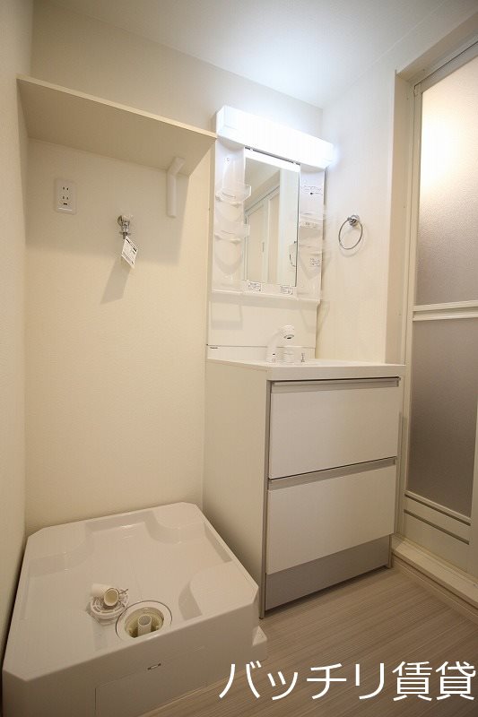 洗面設備　画像は別号室タイプの為、現状を優先致します。