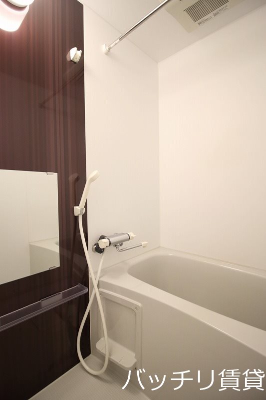 バス・シャワールーム　画像は別号室タイプの為、現状を優先致します。