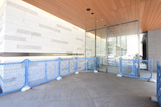 エントランス　ローレルタワー御堂筋本町　エントランス