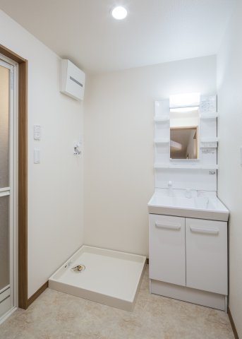 洗面設備　写真はイメージです。 色仕様は現状優先となります。