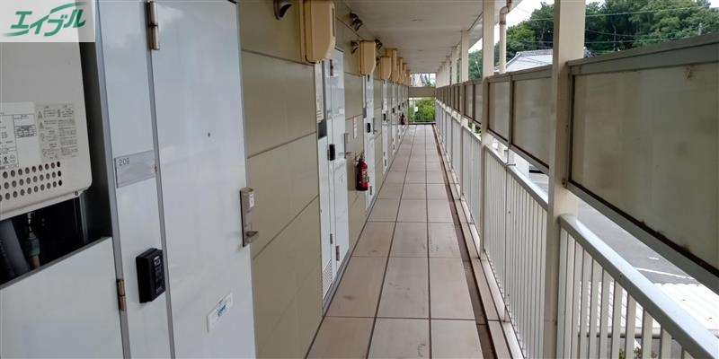 玄関　※写真と現状が異なる場合は現状を優先