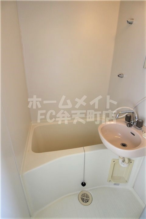 バス・シャワールーム　落ち着いた空間のお風呂です