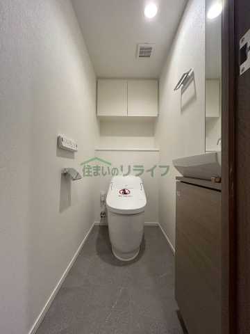 トイレ　同タイプの参考写真となります。