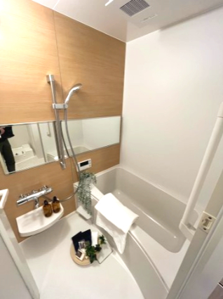 バス・シャワールーム　202号室の写真になります※床・建具等の色はフロアによって異