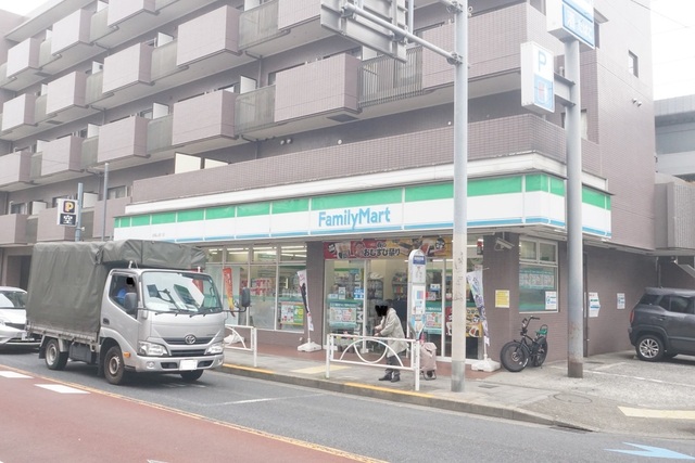 コンビニ　ファミリーマート砧城山通り店（コンビニ）まで474m