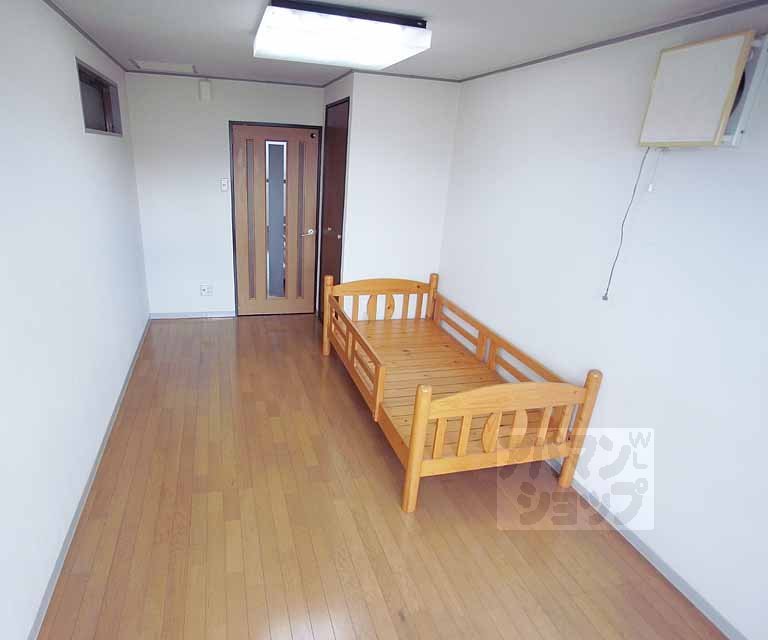 居室・リビング　６．５帖の洋室。