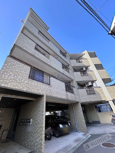 エントランス　明るいエントランスであなたのお帰りをお待ちします＾＾