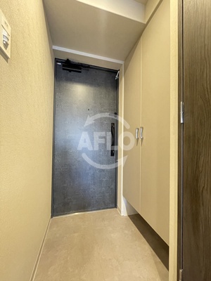 玄関　リヴェント難波ウエスト　玄関