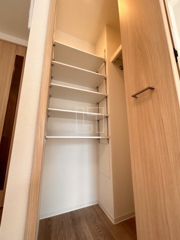 収納　Metrosa谷町六丁目North　ウォークインクローゼット