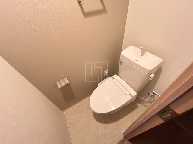 トイレ　Metrosa谷町六丁目North　温水洗浄便座