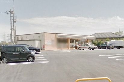 コンビニ　セブンイレブン（コンビニ）まで447m