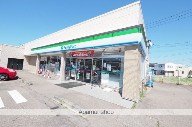コンビニ　ファミリーマート（コンビニ）まで1130m