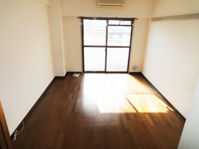 居室・リビング　同物件別号室