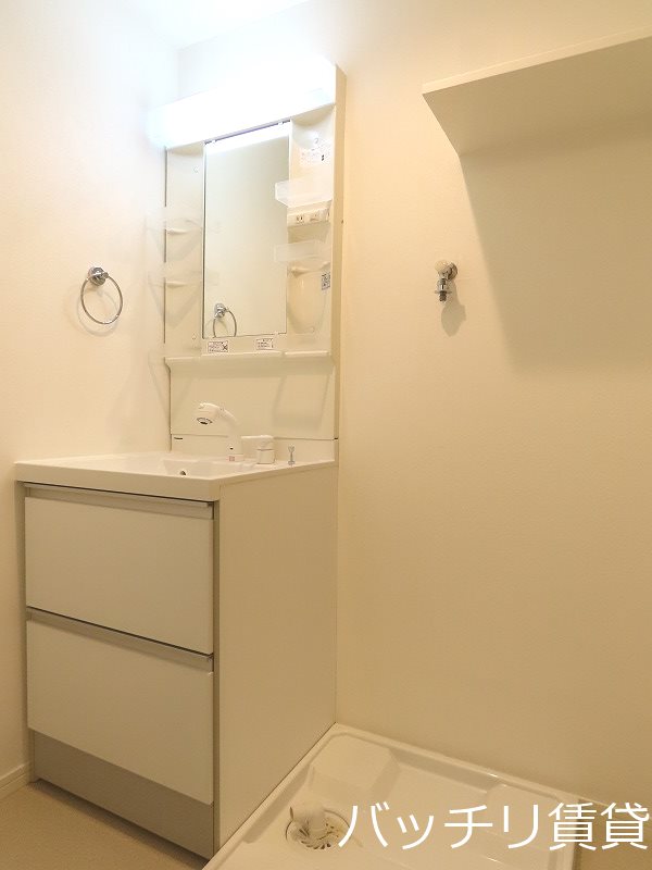 洗面設備　別号室タイプの為、現状を優先致します。