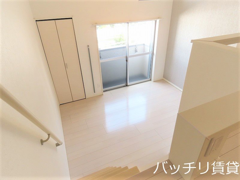 バルコニー　別号室タイプの為、現状を優先致します。