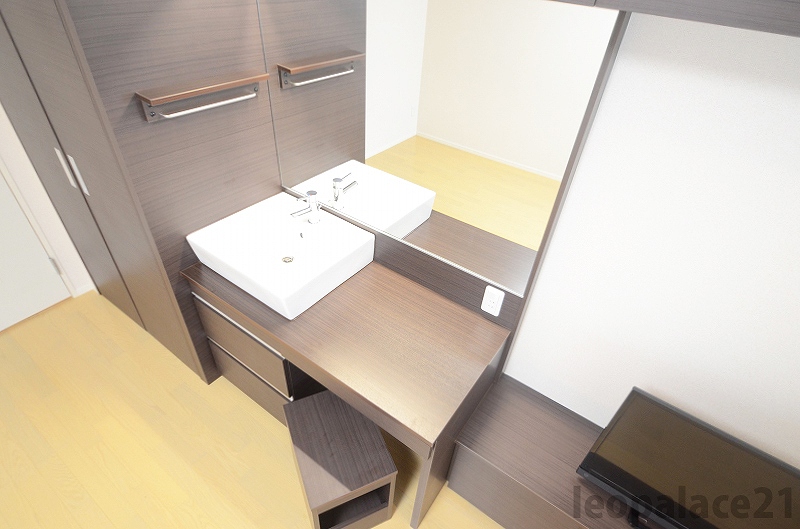 洗面設備　設備・仕様は号室により異なる為、現況を優先致します。