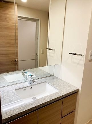 洗面設備　※同仕様写真含む