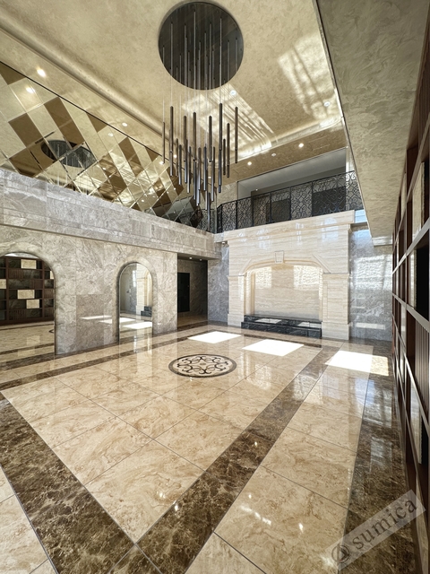 エントランス　バブルを彷彿とするリッチなエントランスがお出迎え♪♪