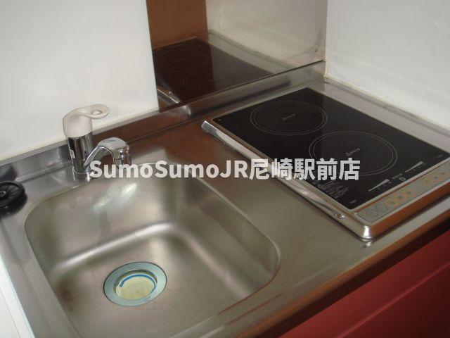 キッチン　コンパクトなキッチンで掃除もラクラク