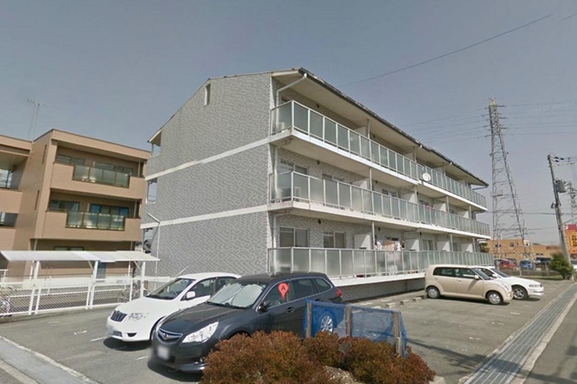 建物外観　３階建てマンション