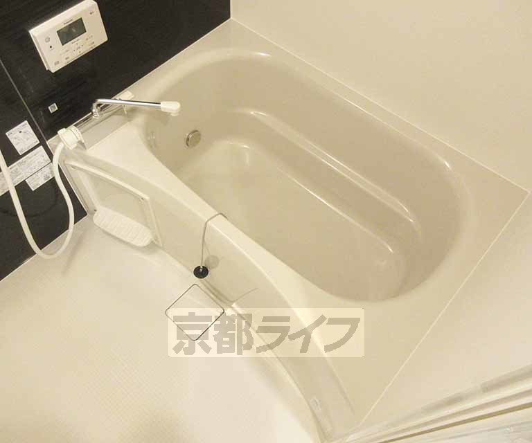 バス・シャワールーム　ゆったり広いお風呂です。