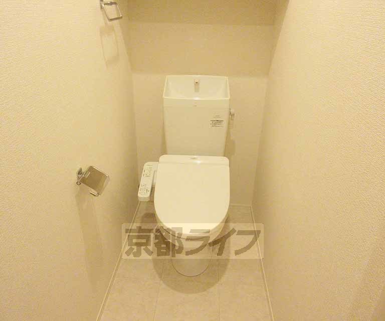 トイレ　ウォシュレット付き。