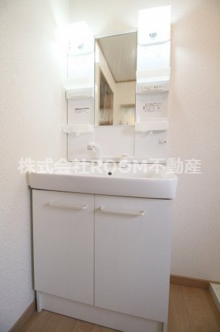 洗面設備　使いやすい独立洗面台です