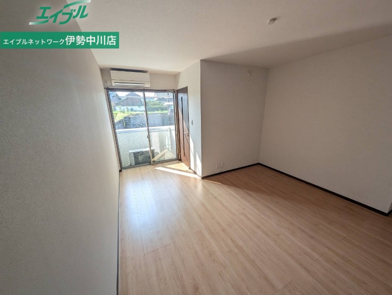 居室・リビング　同物件別室画像