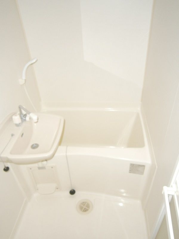 バス・シャワールーム　浴室乾燥機付きです