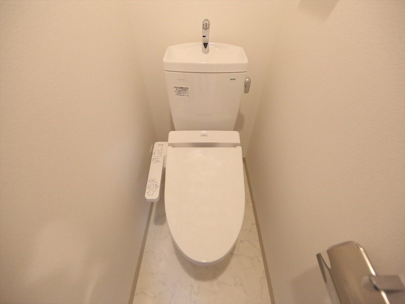 トイレ　温水洗浄暖房便座付トイレ